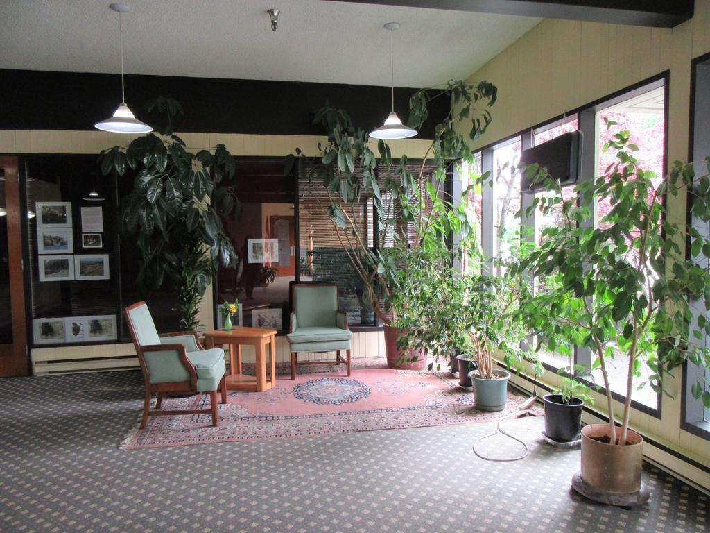 Providence Place Inn Port Hardy Exterior photo