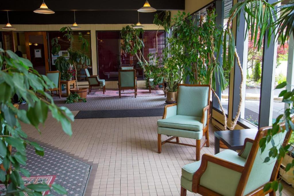 Providence Place Inn Port Hardy Exterior photo